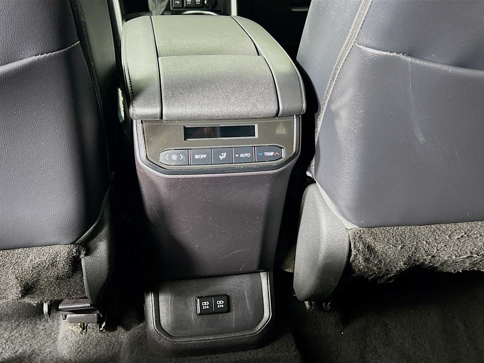 2021 Toyota Highlander XLE - Photo 26