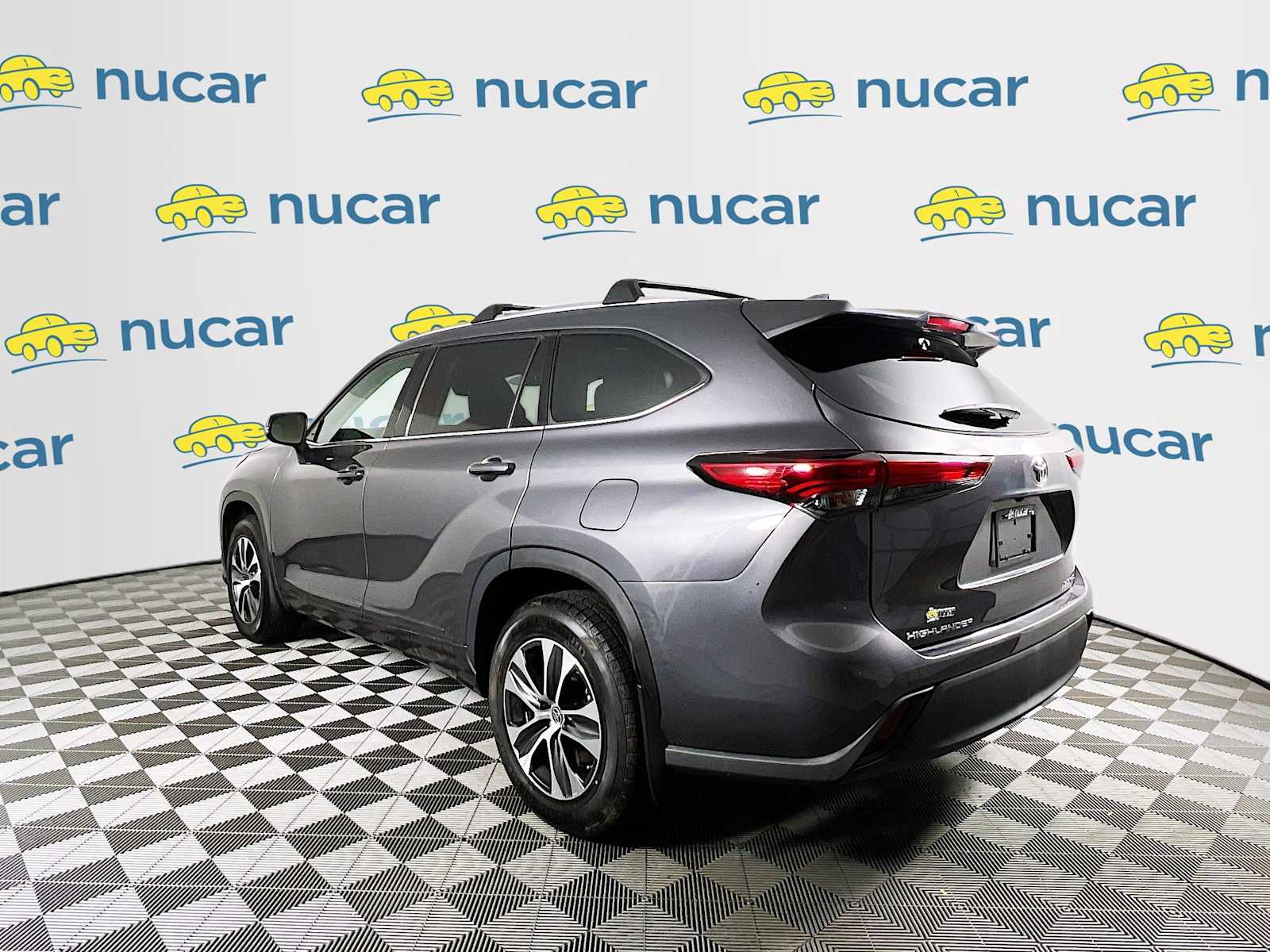 2021 Toyota Highlander XLE - Photo 5