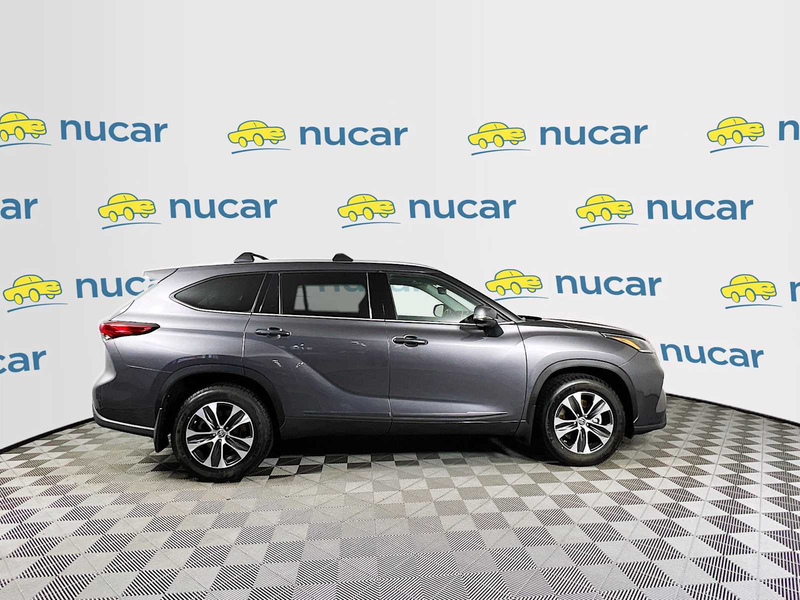 2021 Toyota Highlander XLE - Photo 8