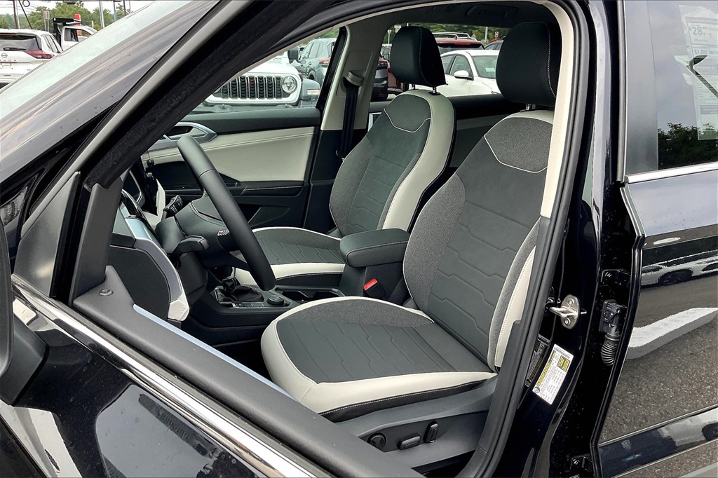 2025 Volkswagen Taos 1.5T SE - Photo 11