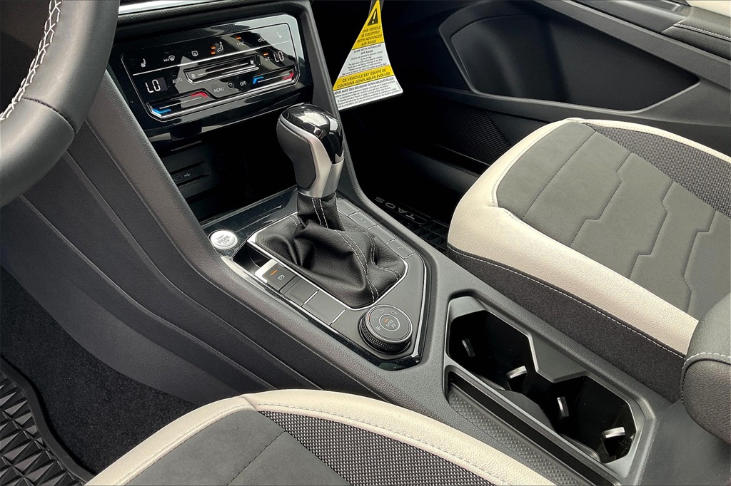 2025 Volkswagen Taos 1.5T SE - Photo 14