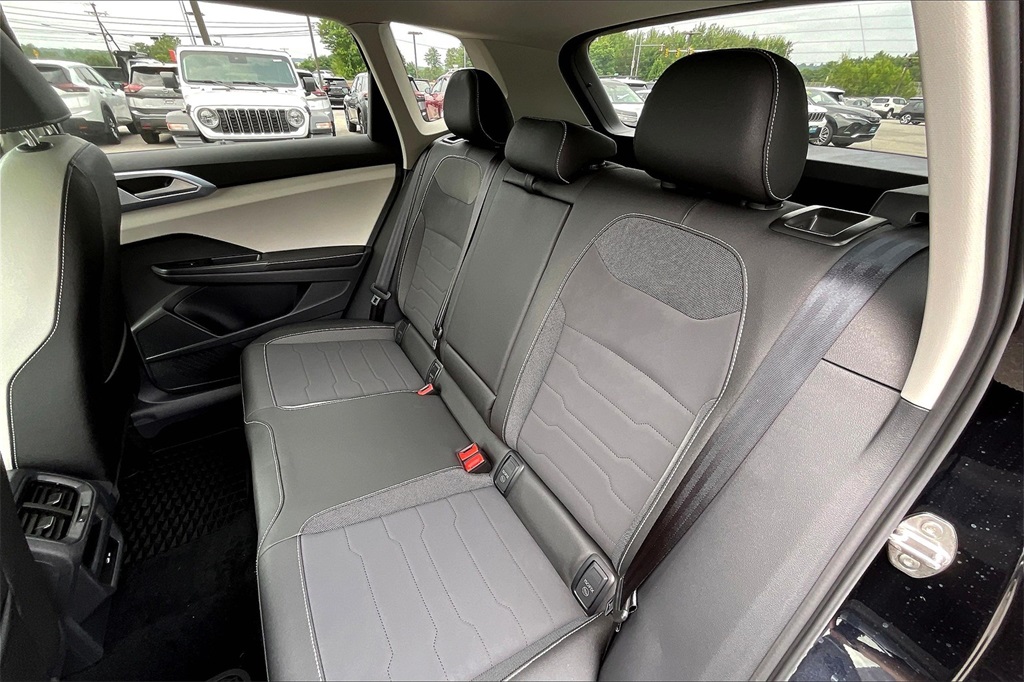 2025 Volkswagen Taos 1.5T SE - Photo 15