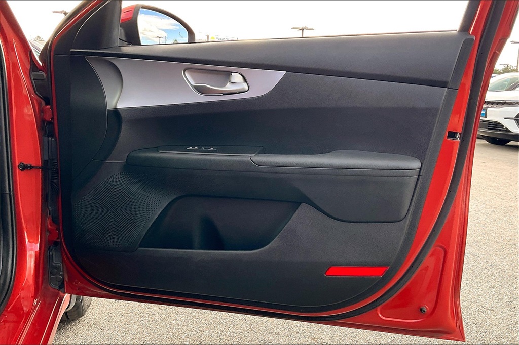 2023 Kia Forte LXS - Photo 11