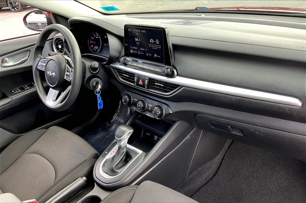 2023 Kia Forte LXS - Photo 13