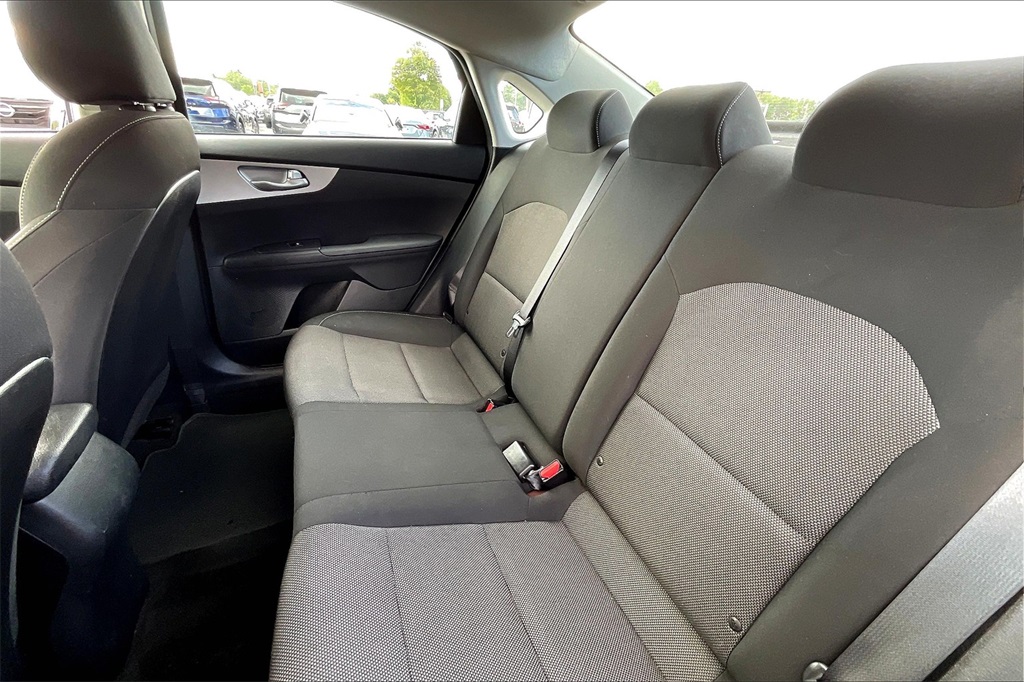 2023 Kia Forte LXS - Photo 14