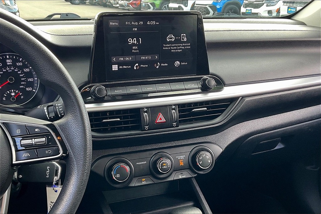 2023 Kia Forte LXS - Photo 17