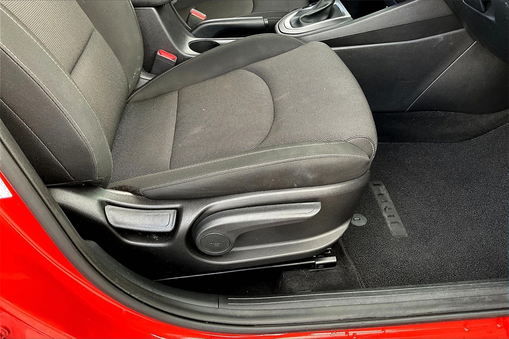 2023 Kia Forte LXS - Photo 33