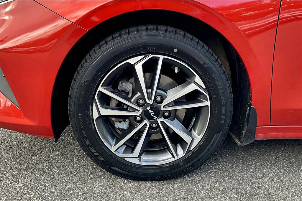 2023 Kia Forte LXS - Photo 7