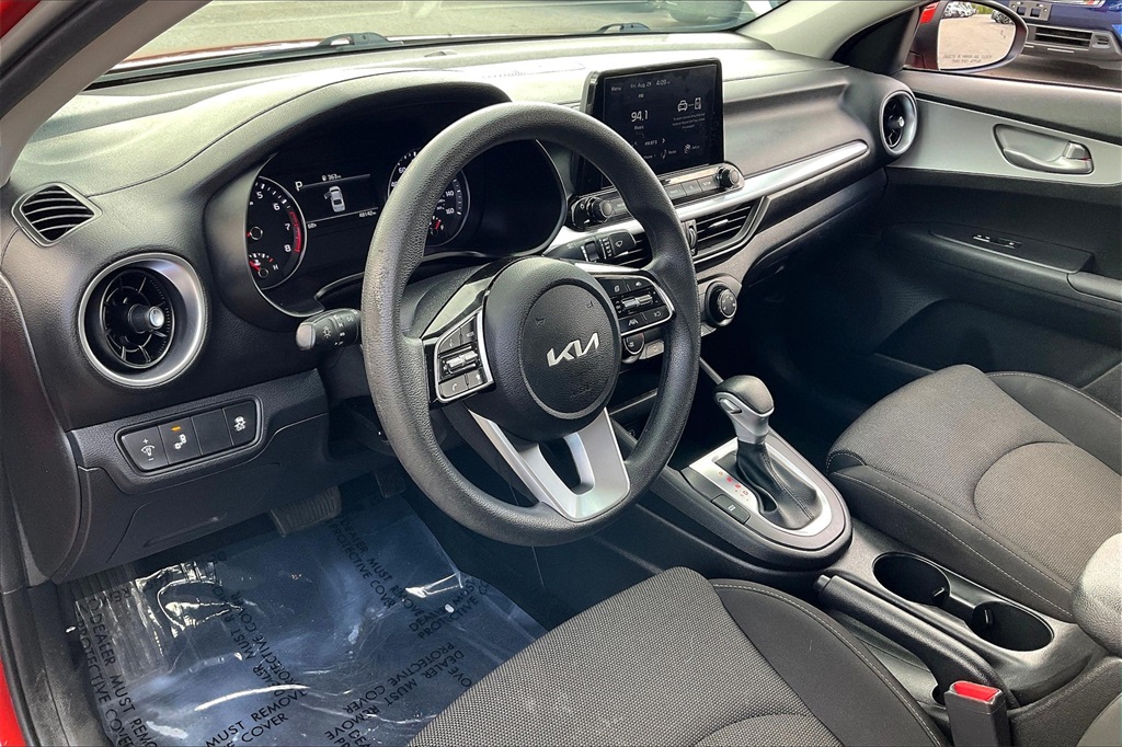 2023 Kia Forte LXS - Photo 8