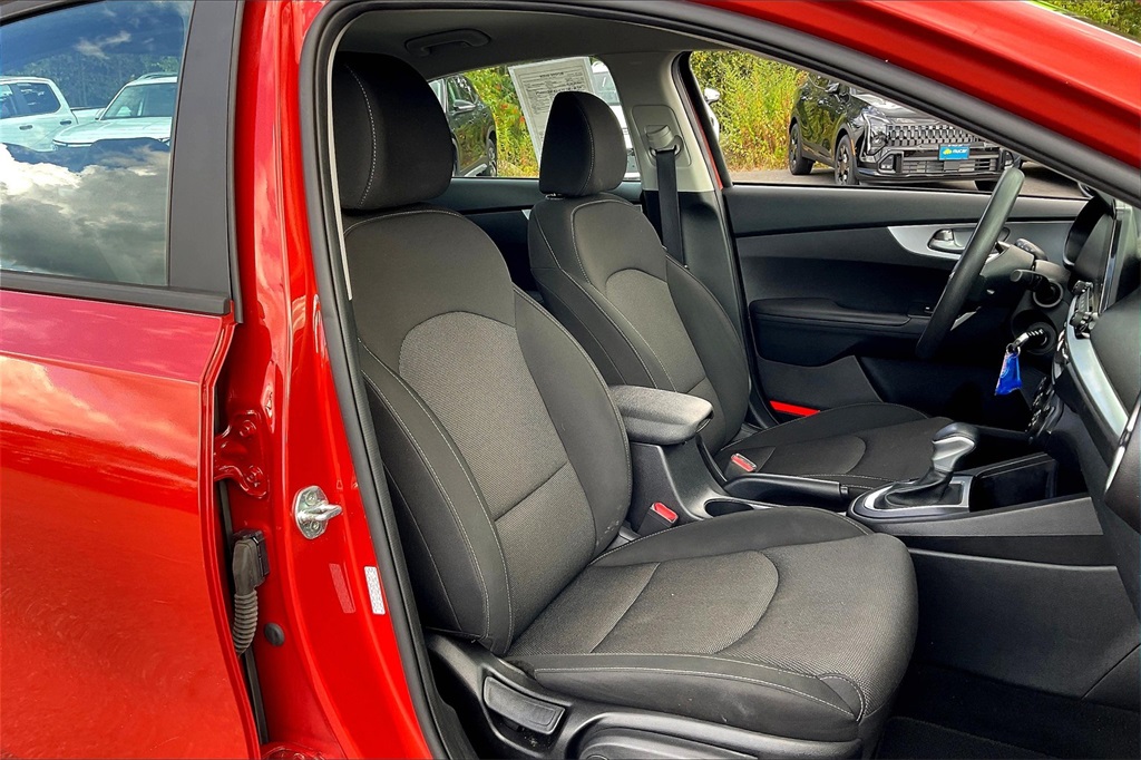 2023 Kia Forte LXS - Photo 10