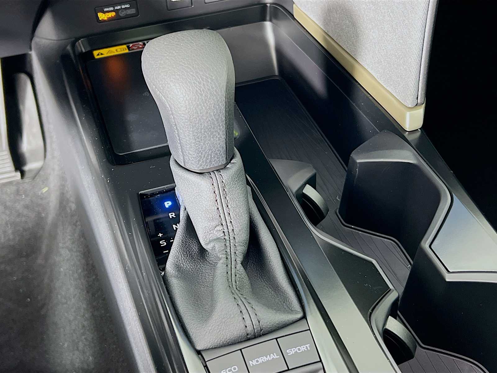 2025 Toyota Camry LE - Photo 11