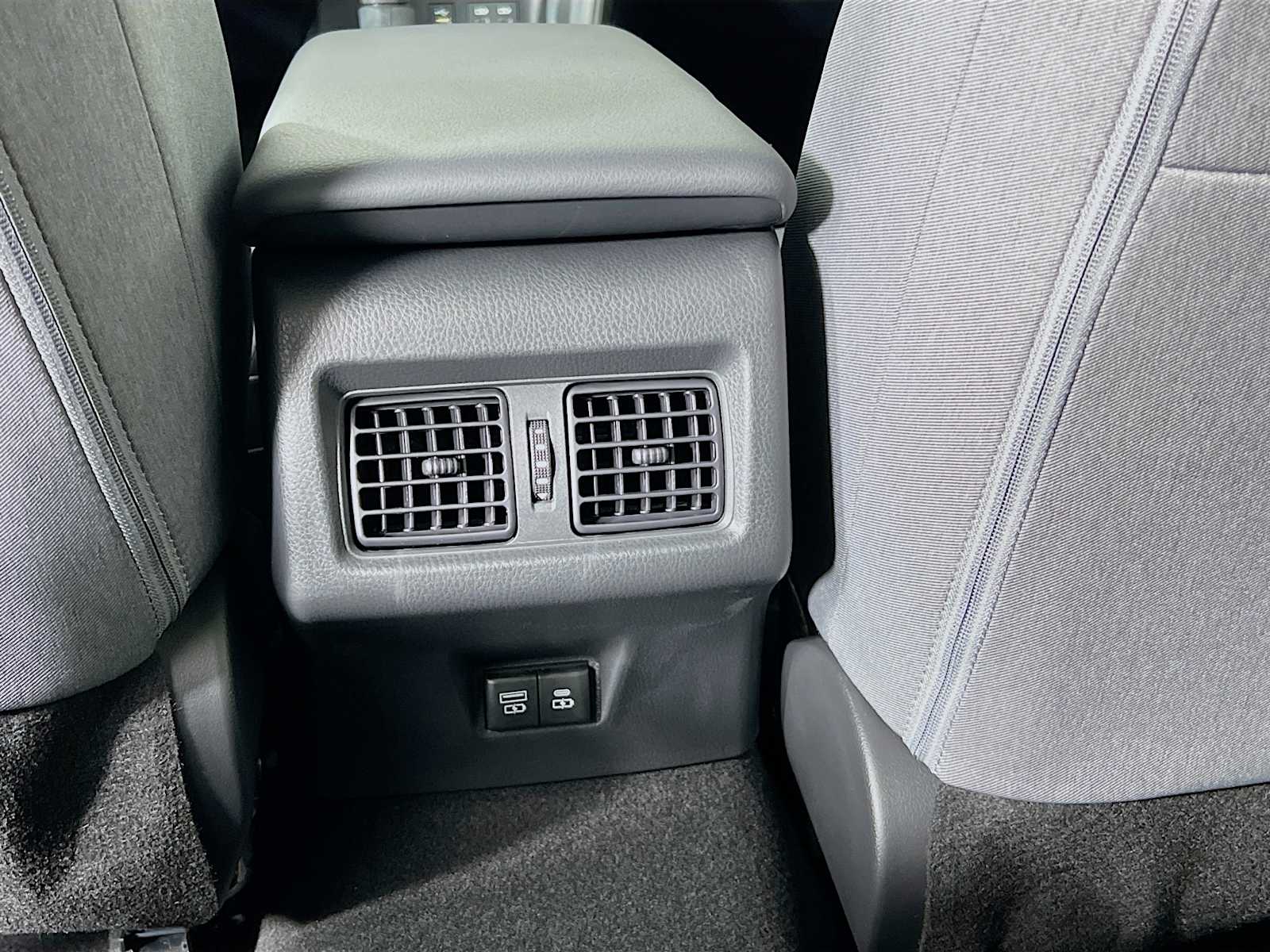 2025 Toyota Camry LE - Photo 14