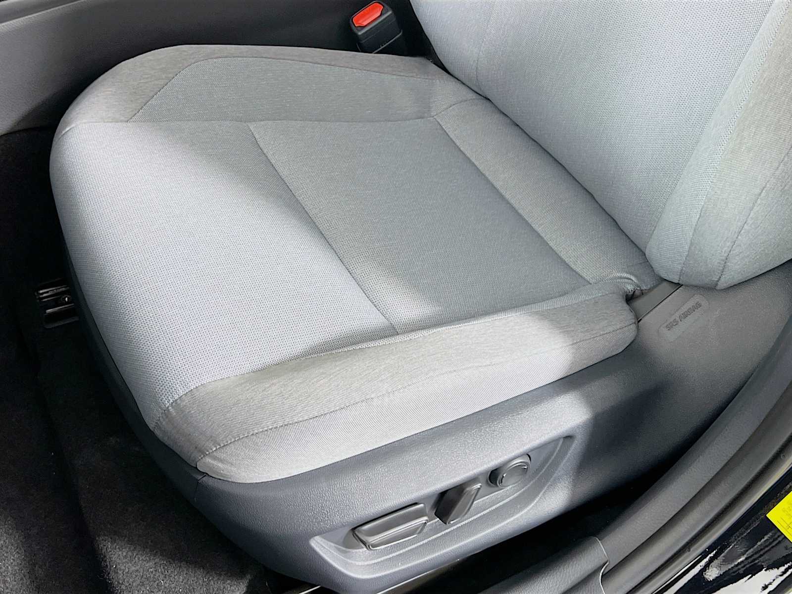 2025 Toyota Camry LE - Photo 17