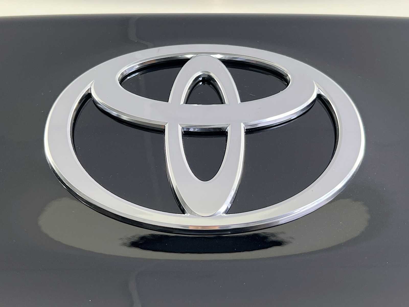 2025 Toyota Camry LE - Photo 18