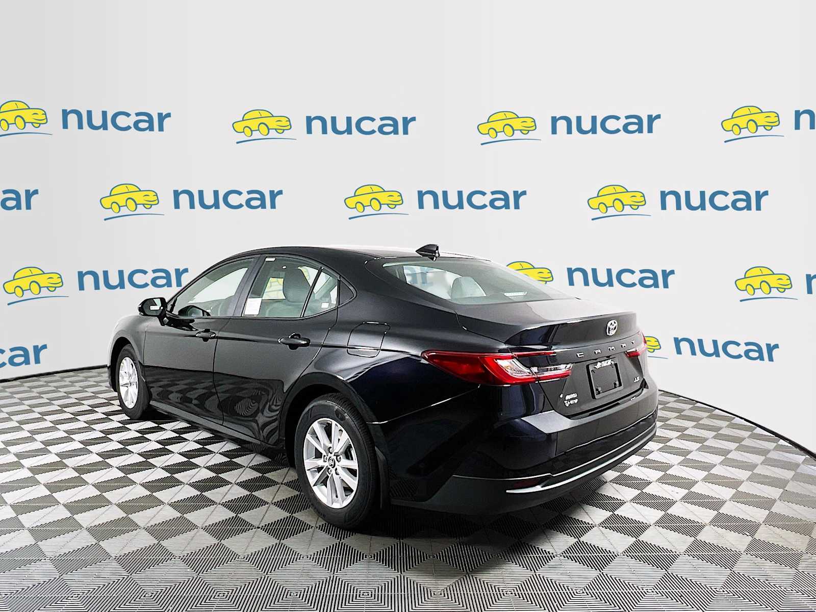 2025 Toyota Camry LE - Photo 4