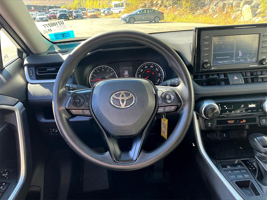 2020 Toyota RAV4 LE - Photo 16
