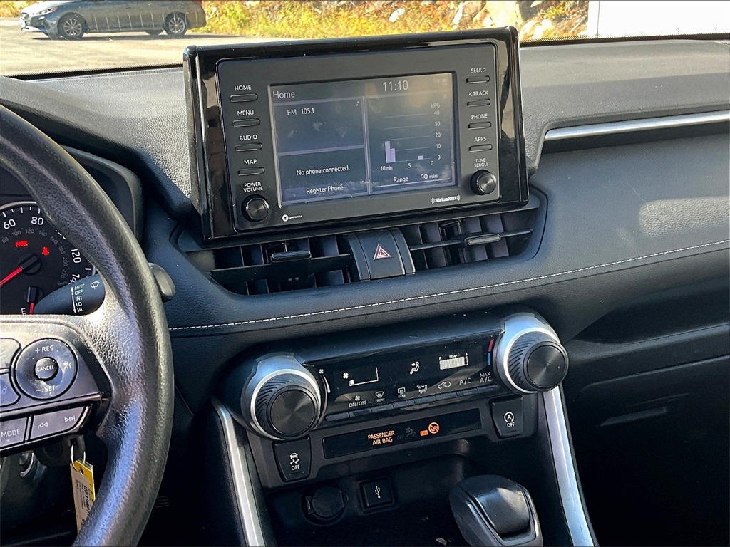 2020 Toyota RAV4 LE - Photo 17