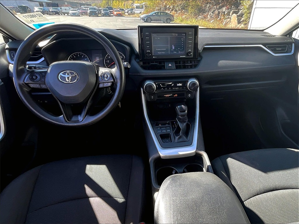 2020 Toyota RAV4 LE - Photo 20