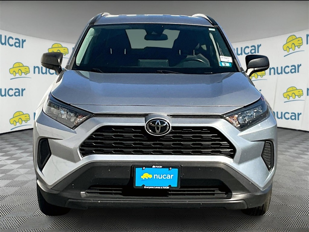 2020 Toyota RAV4 LE - Photo 2