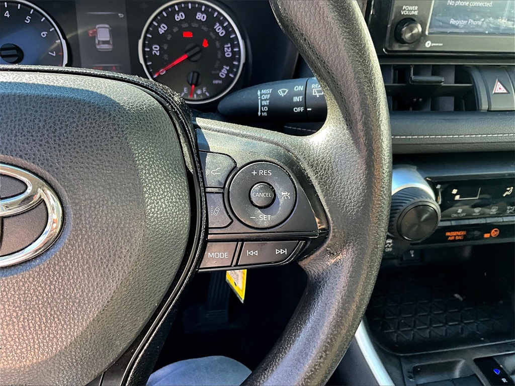2020 Toyota RAV4 LE - Photo 22