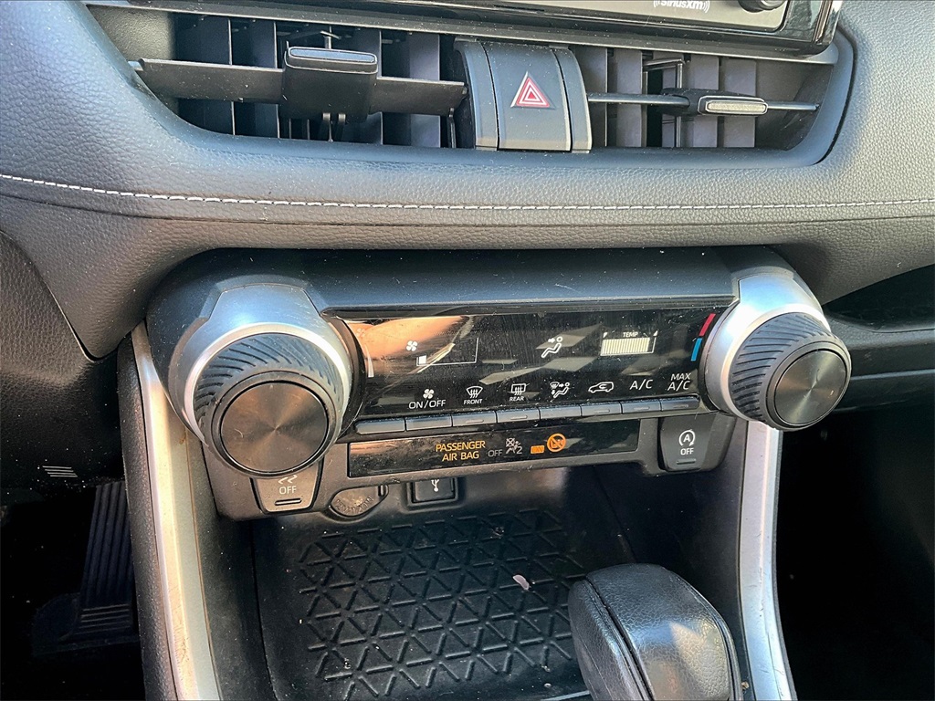 2020 Toyota RAV4 LE - Photo 24