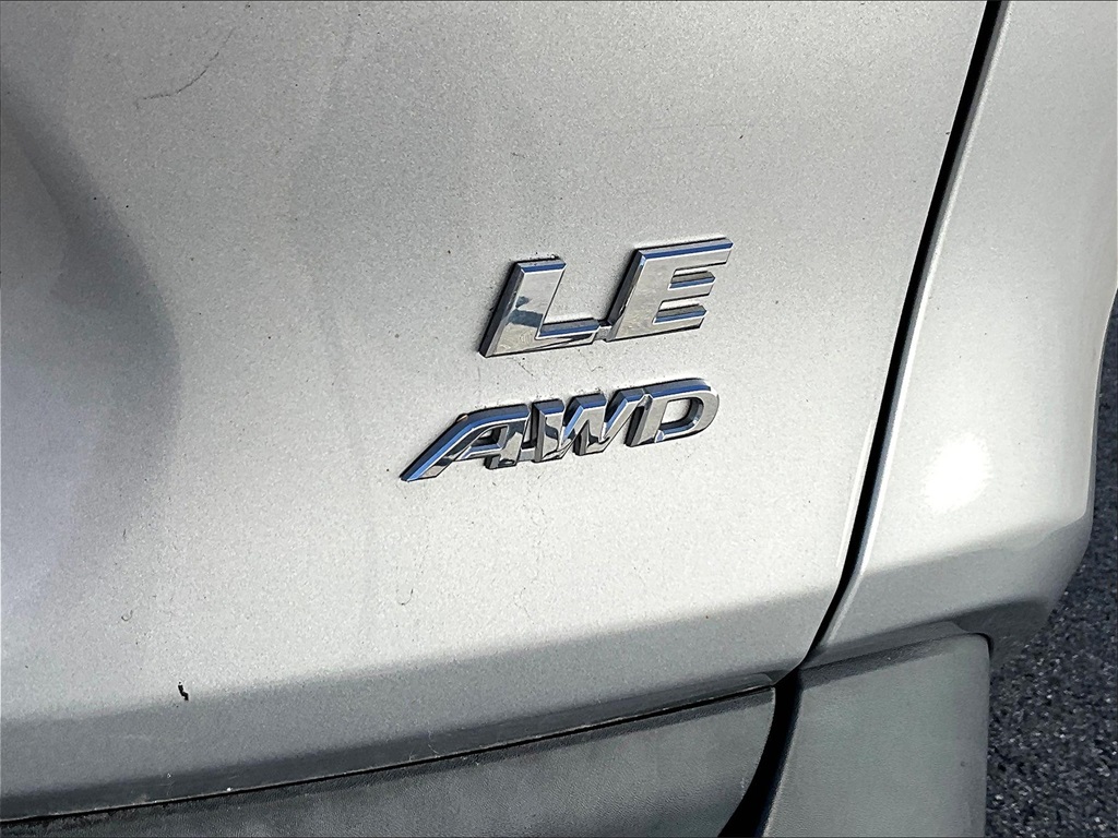 2020 Toyota RAV4 LE - Photo 27