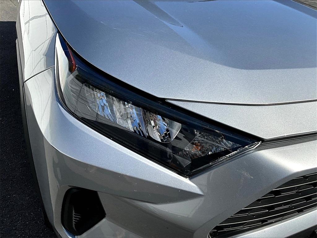 2020 Toyota RAV4 LE - Photo 30