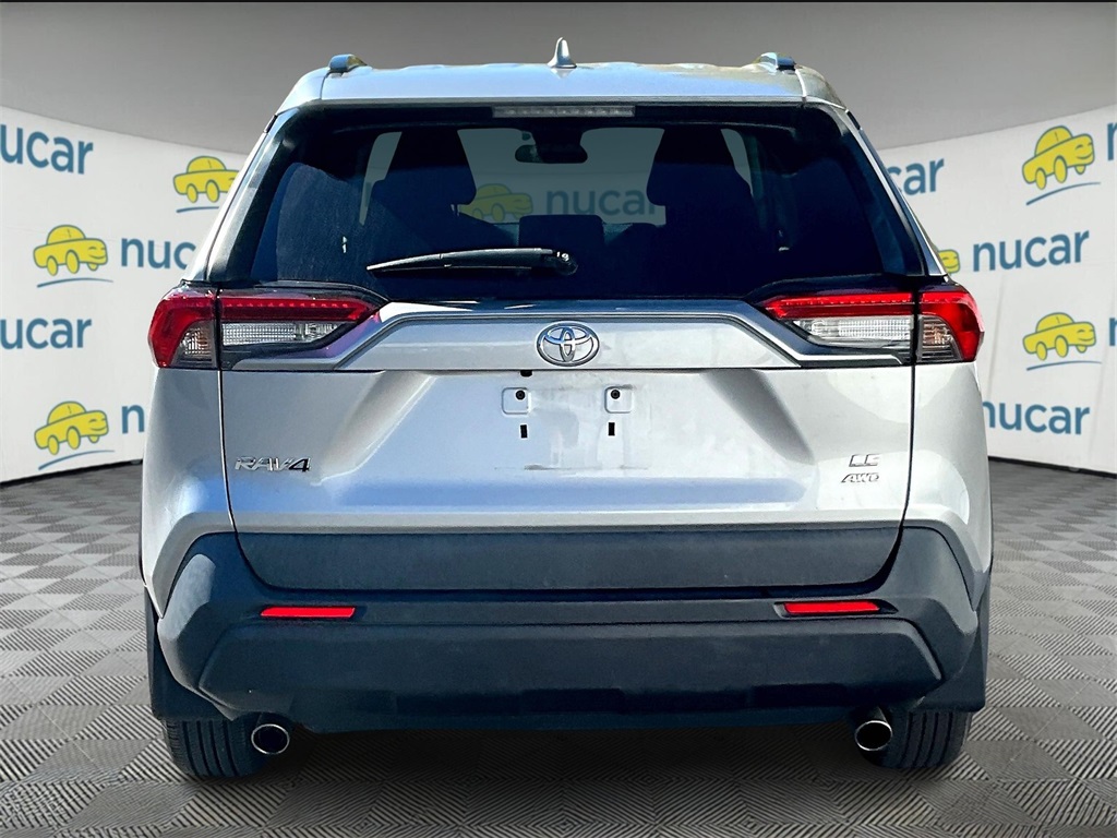 2020 Toyota RAV4 LE - Photo 5