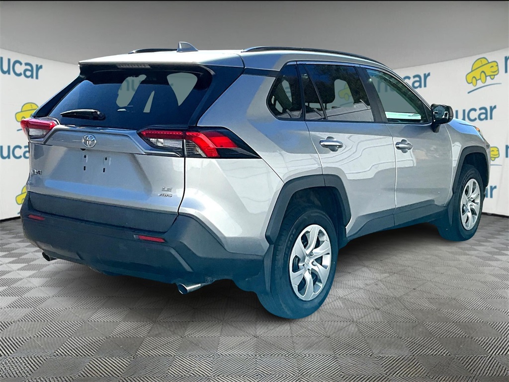 2020 Toyota RAV4 LE - Photo 6