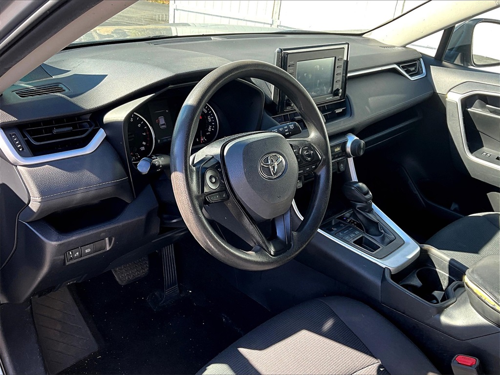 2020 Toyota RAV4 LE - Photo 8