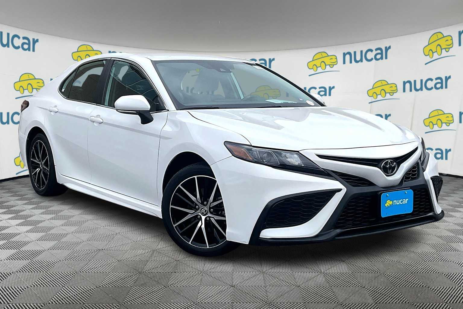 2023 Toyota Camry Hybrid SE Nightshade