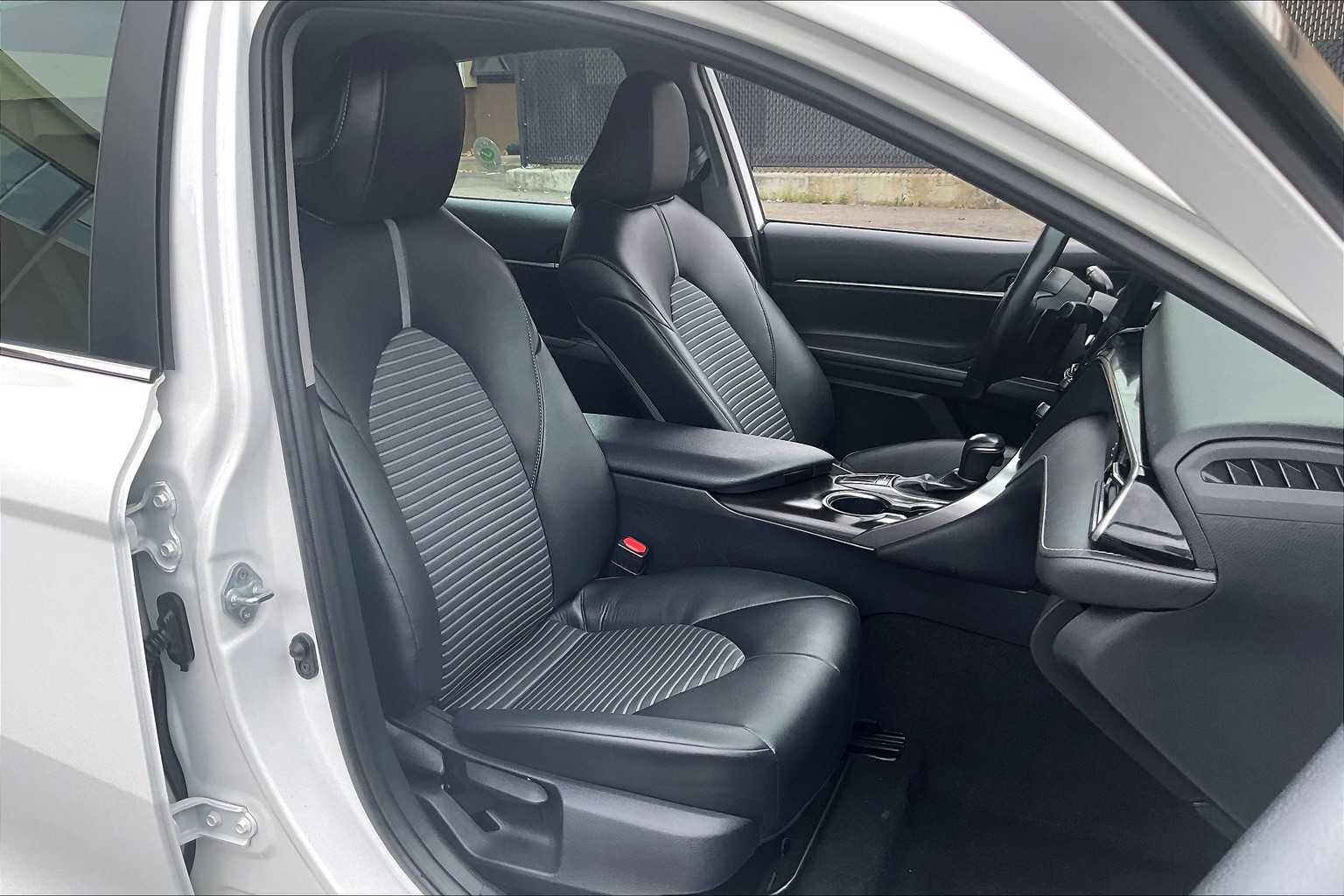 2023 Toyota Camry Hybrid SE Nightshade - Photo 11
