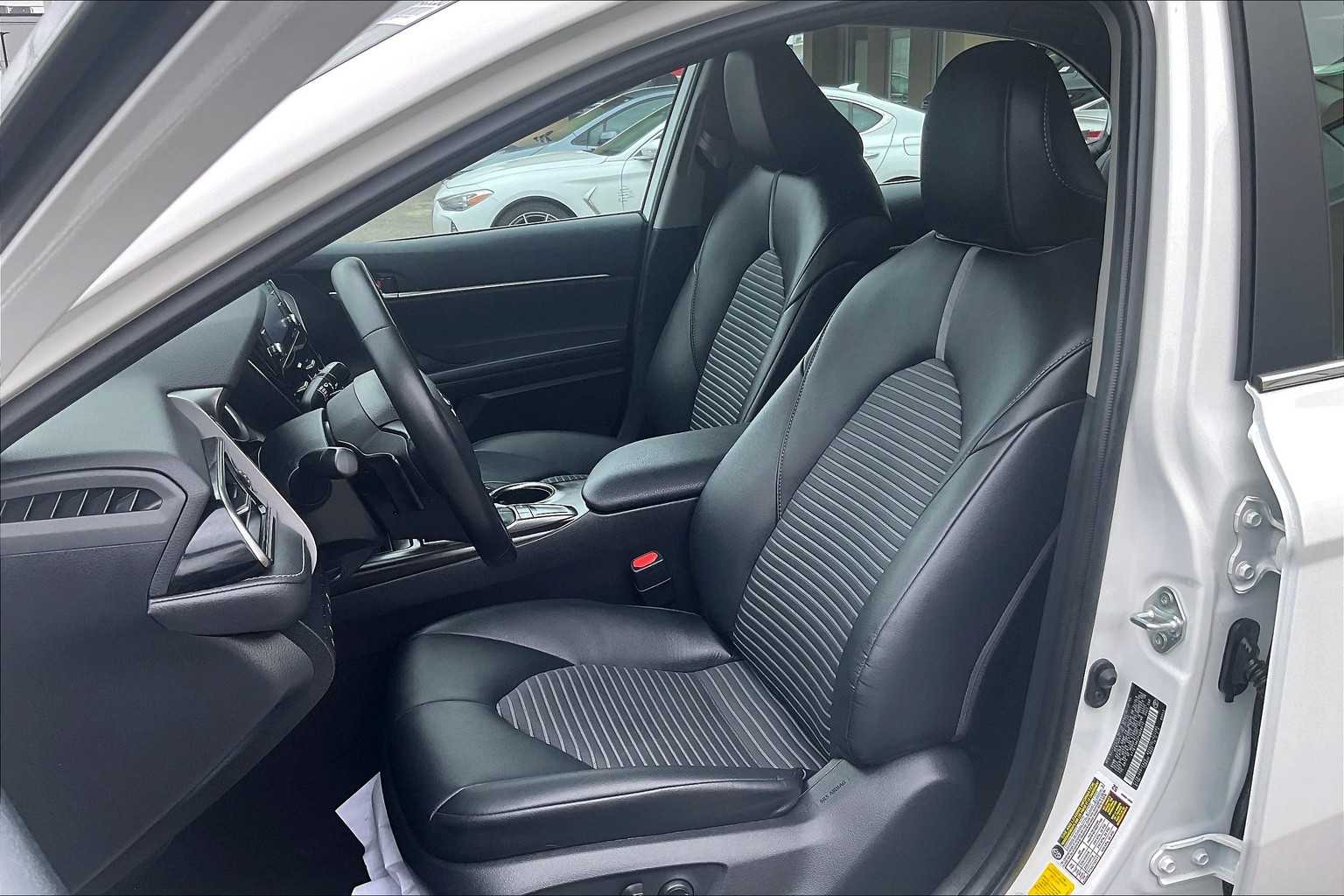 2023 Toyota Camry Hybrid SE Nightshade - Photo 10