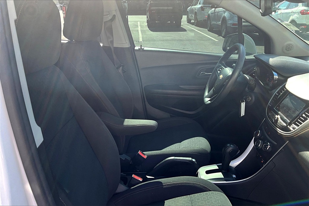 2021 Chevrolet Trax LS - Photo 11
