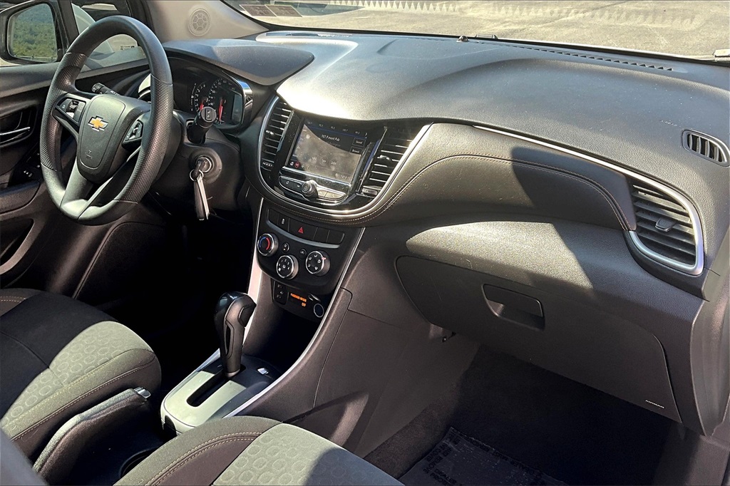 2021 Chevrolet Trax LS - Photo 14