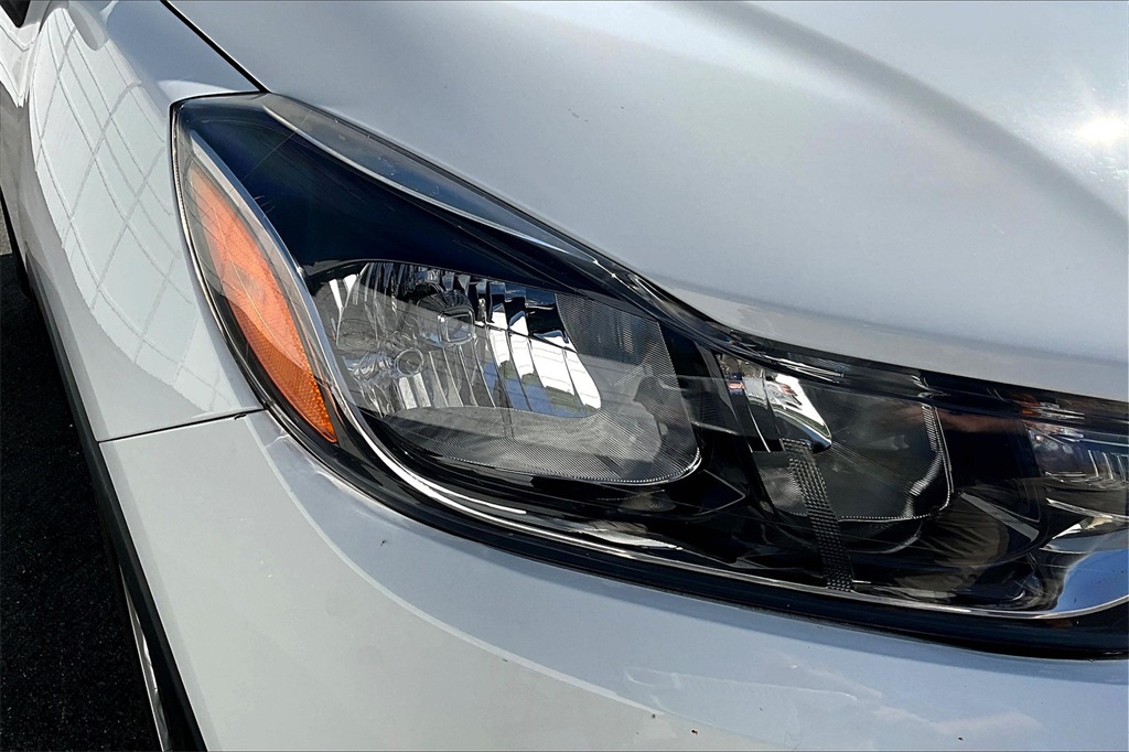 2021 Chevrolet Trax LS - Photo 29