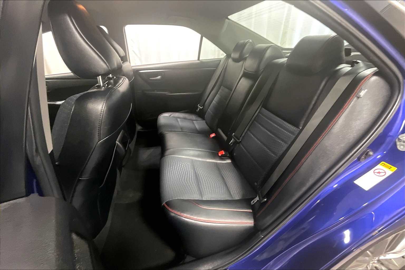 2015 Toyota Camry SE - Photo 15