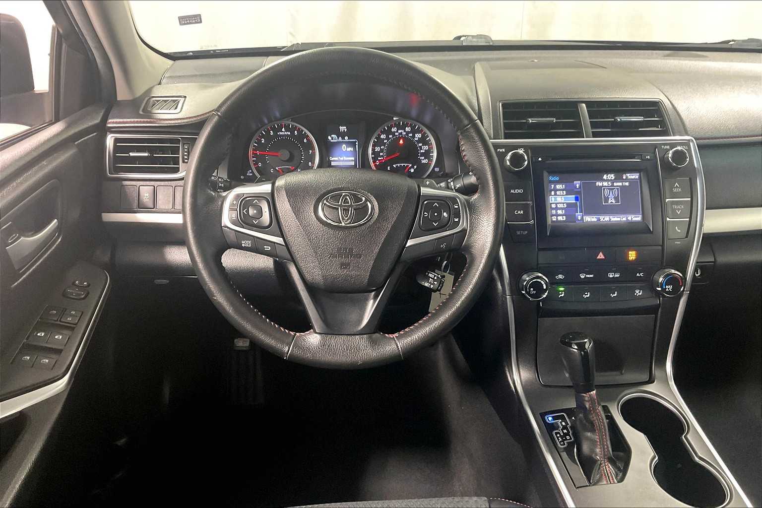 2015 Toyota Camry SE - Photo 17