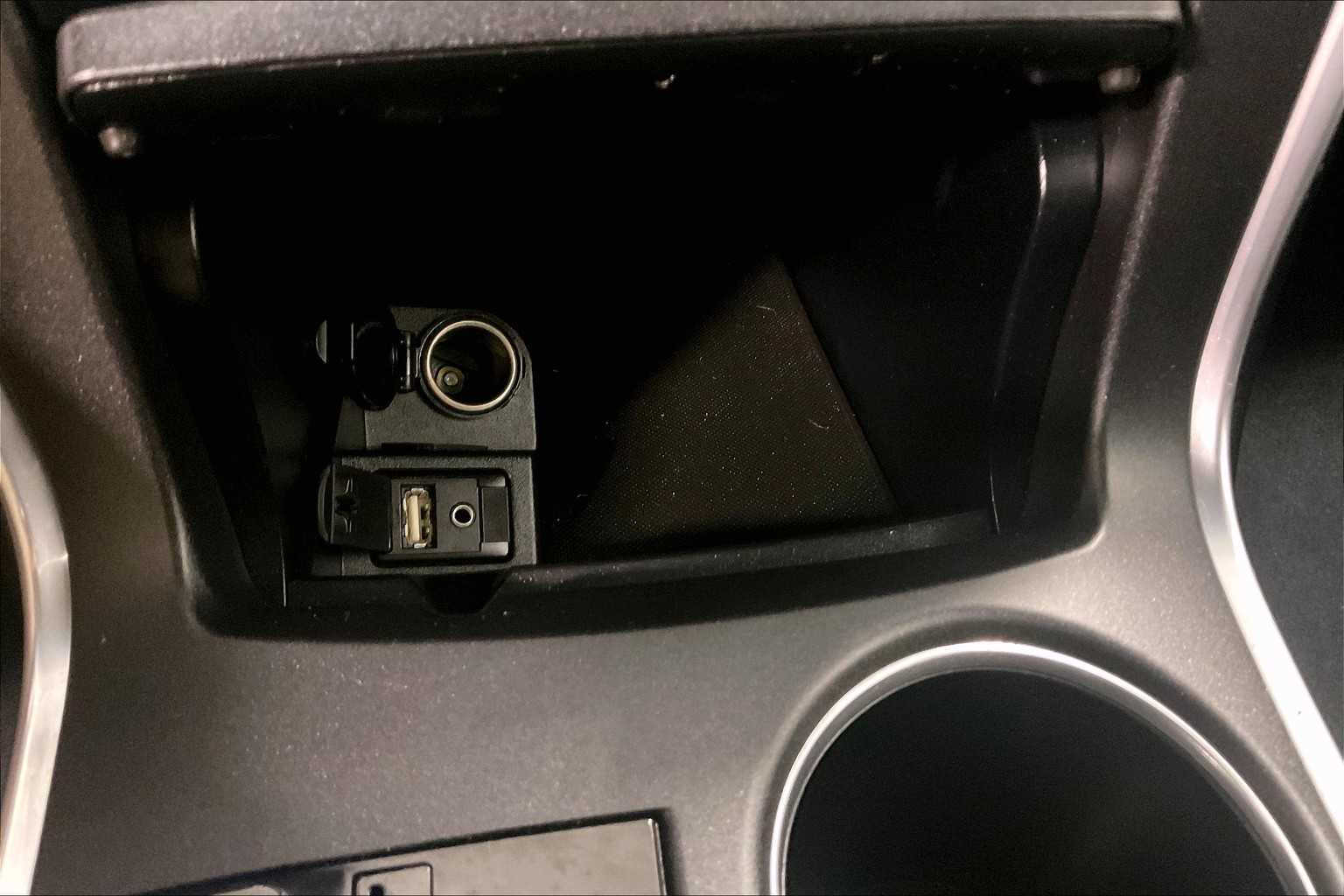 2015 Toyota Camry SE - Photo 26