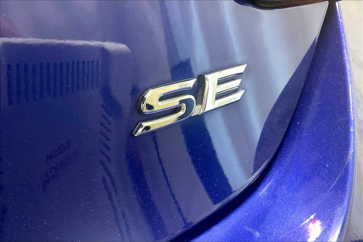 2015 Toyota Camry SE - Photo 28