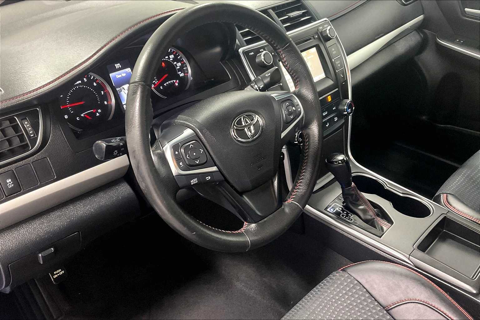 2015 Toyota Camry SE - Photo 8