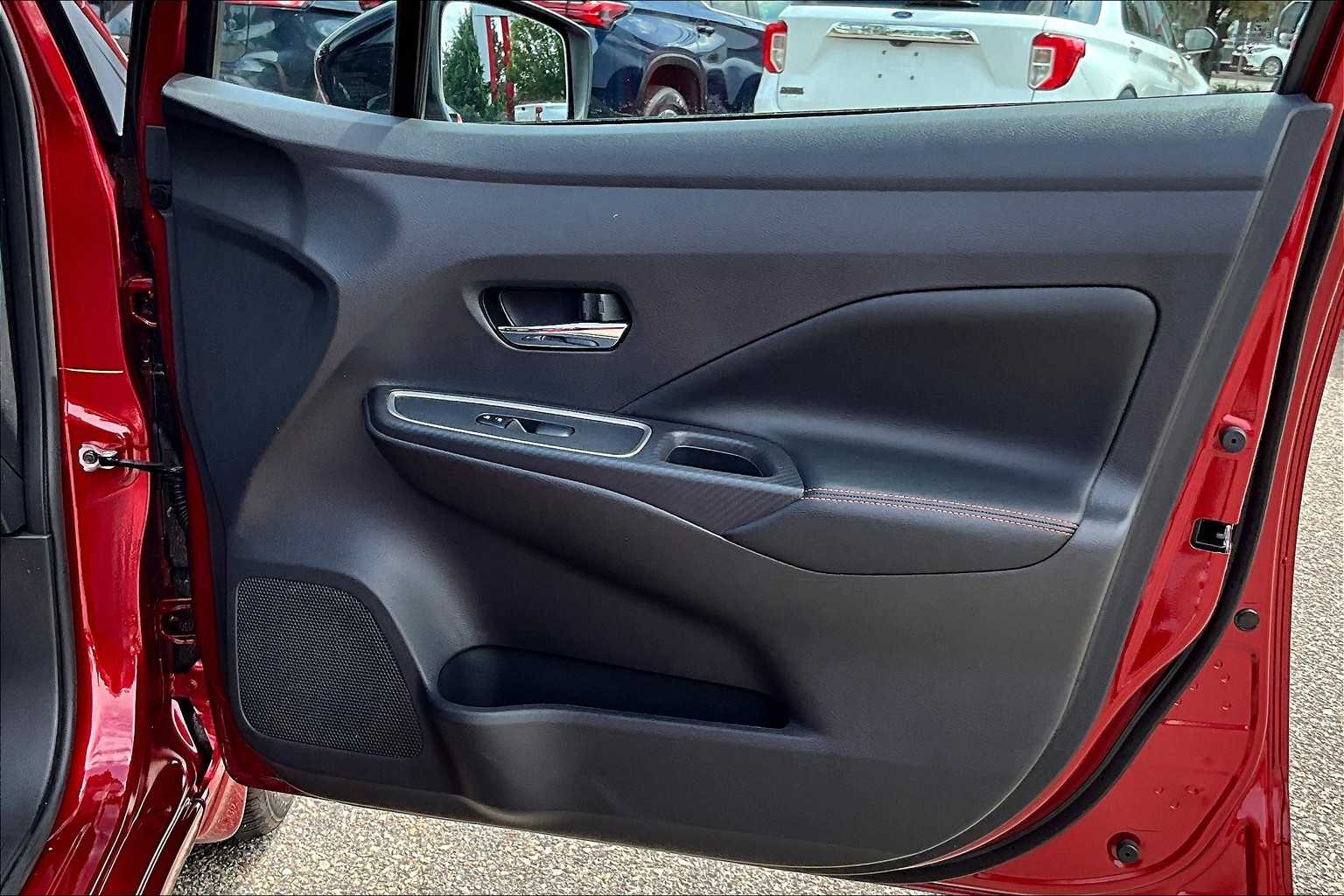 2023 Nissan Versa SR - Photo 12
