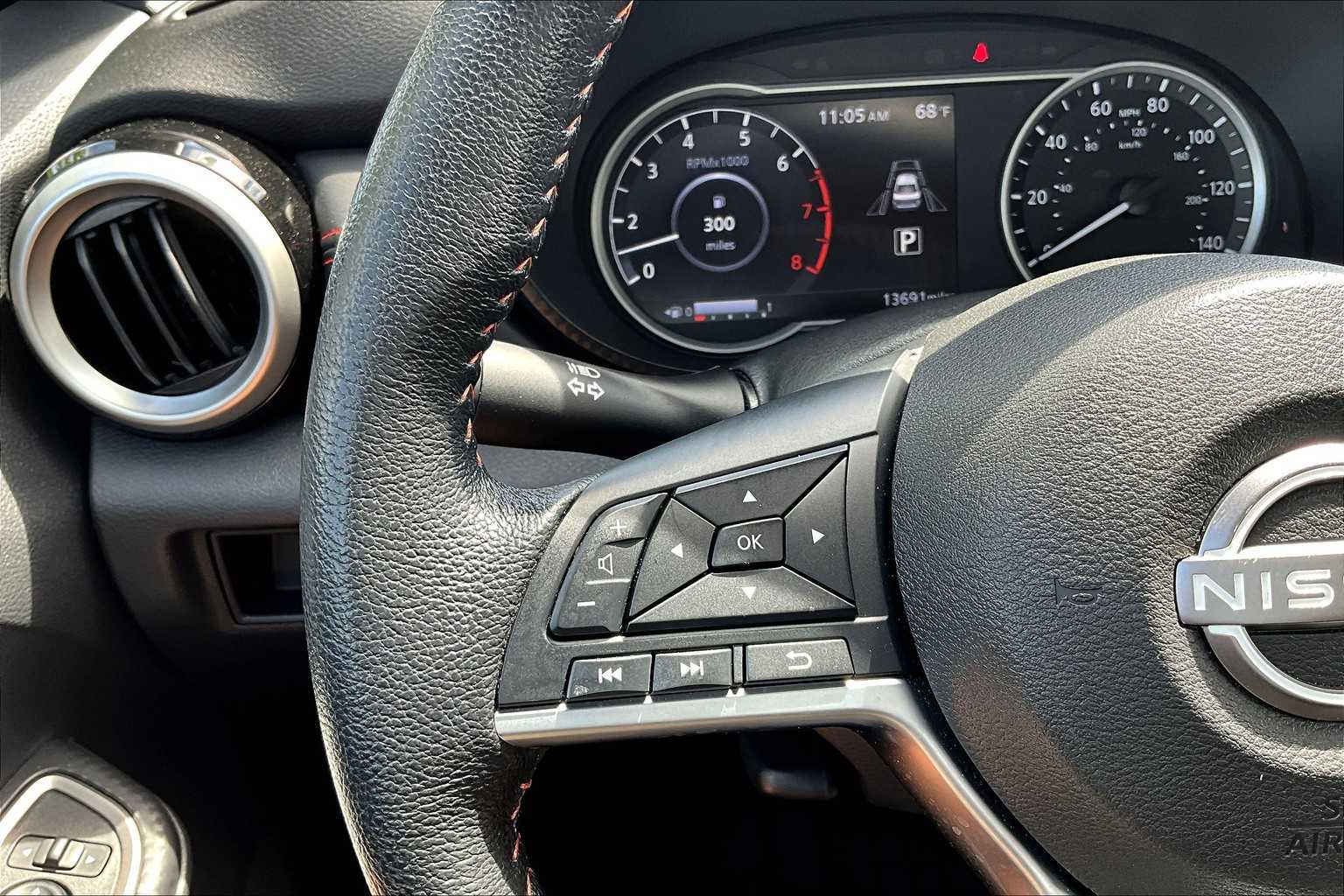 2023 Nissan Versa SR - Photo 22