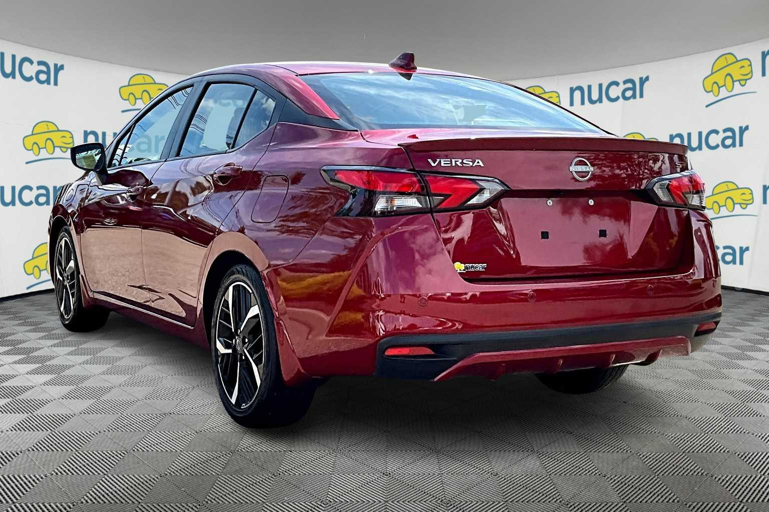 2023 Nissan Versa SR - Photo 4