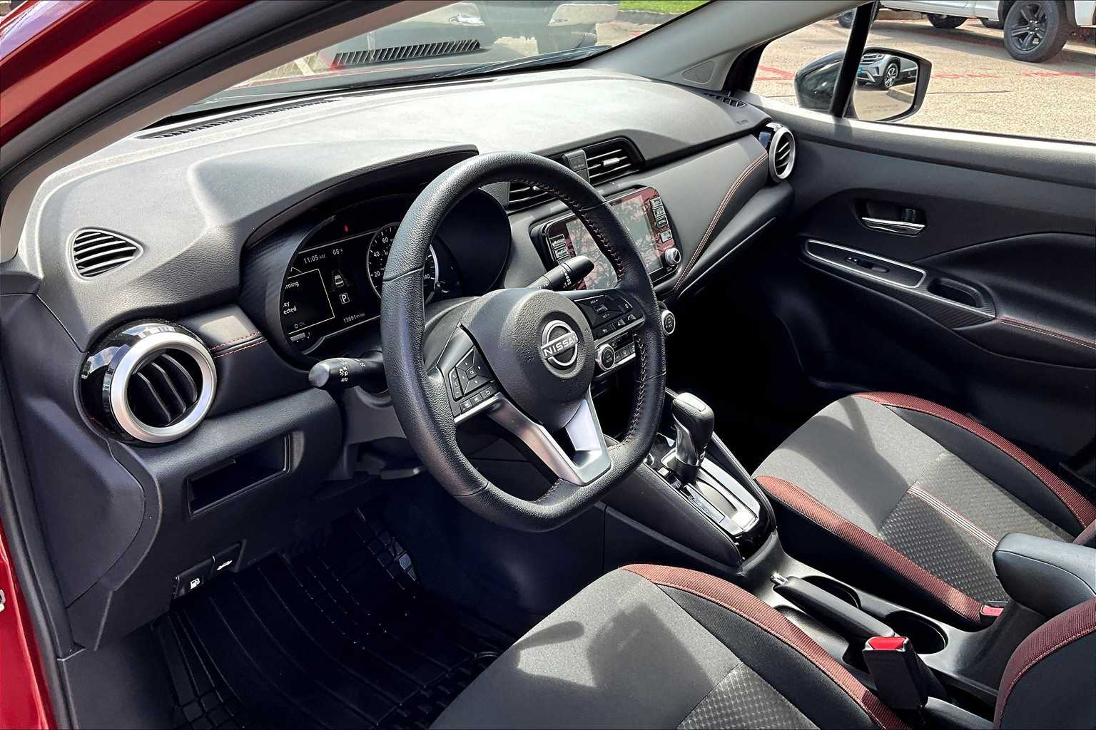 2023 Nissan Versa SR - Photo 8