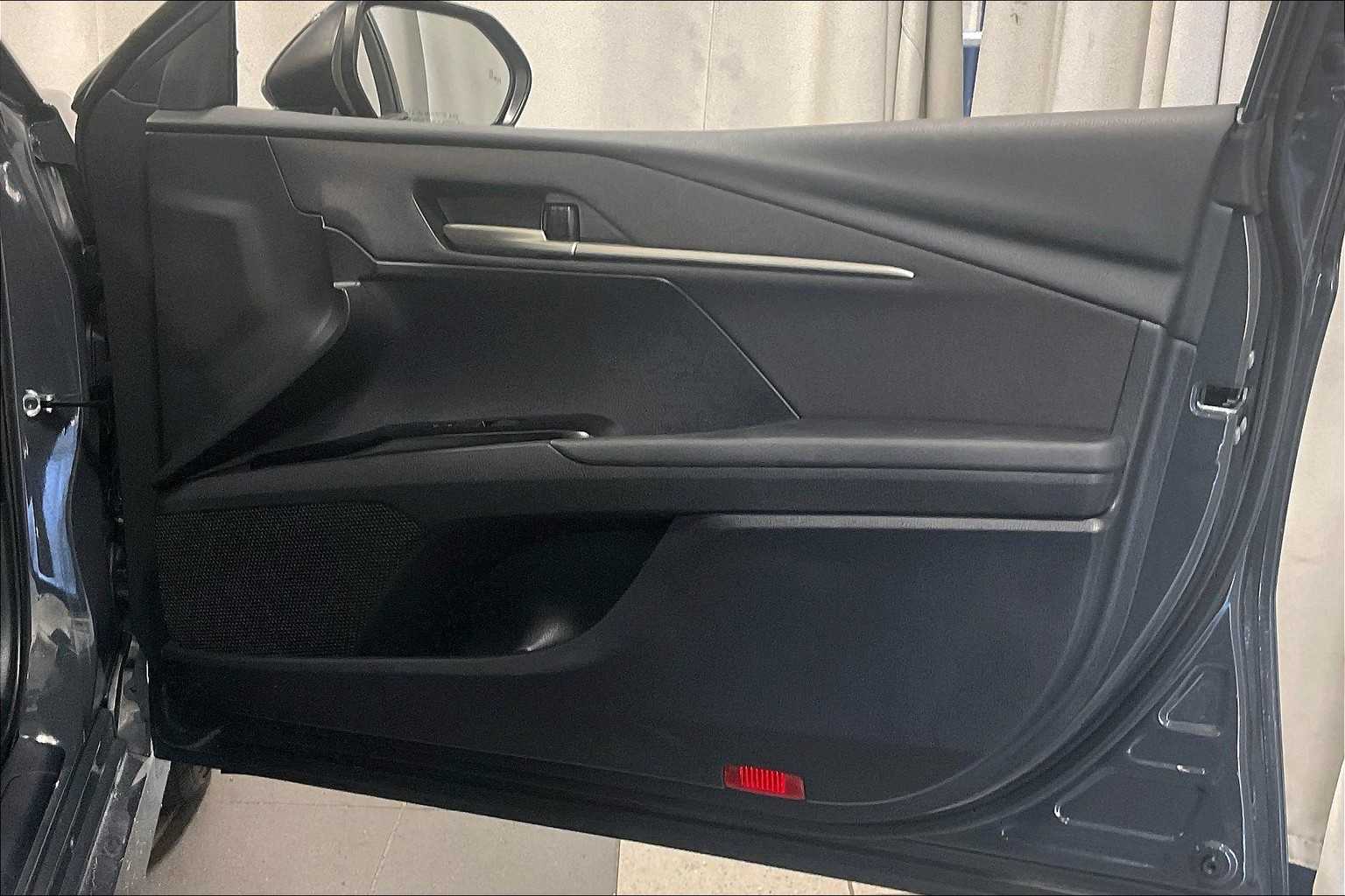 2025 Toyota Camry LE - Photo 12