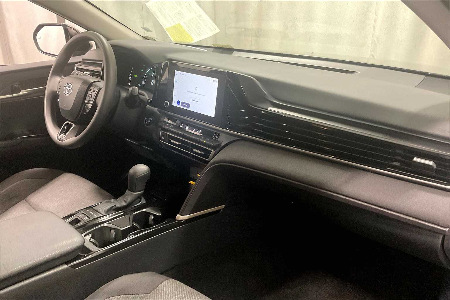 2025 Toyota Camry LE - Photo 14