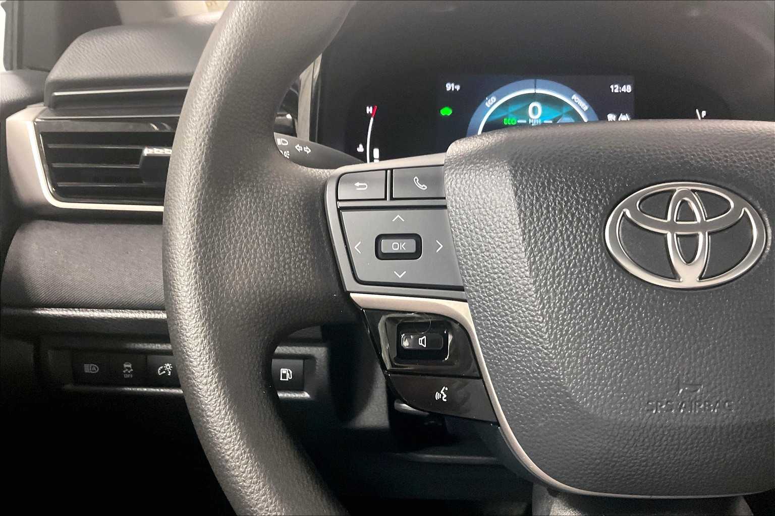 2025 Toyota Camry LE - Photo 22