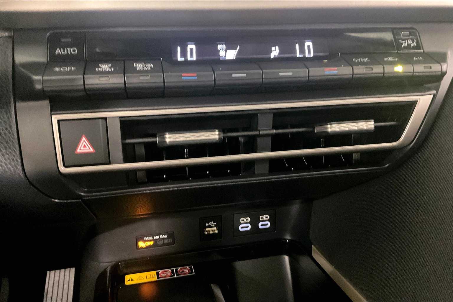 2025 Toyota Camry LE - Photo 25