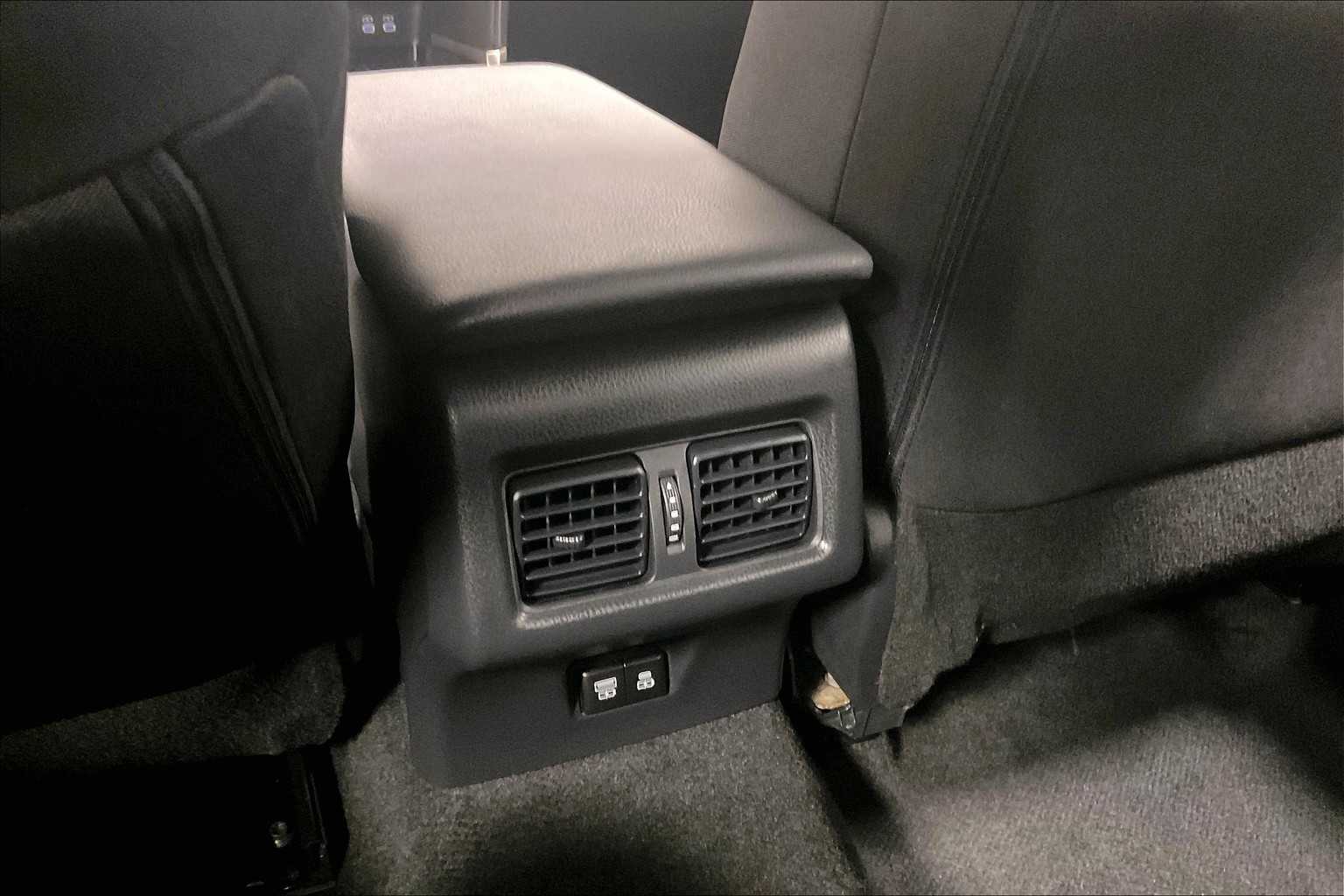 2025 Toyota Camry LE - Photo 27
